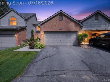 808 Maplewood Court, Brighton, MI 48116