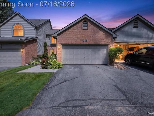 808 Maplewood Court , Brighton, MI 48116