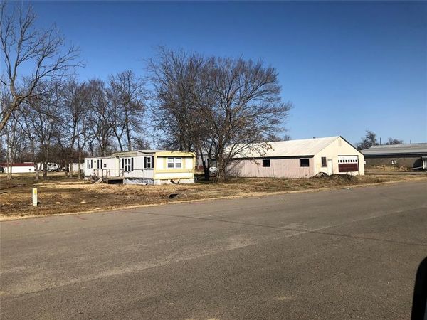 105 E Muskogee Avenue, Porum, OK 74455