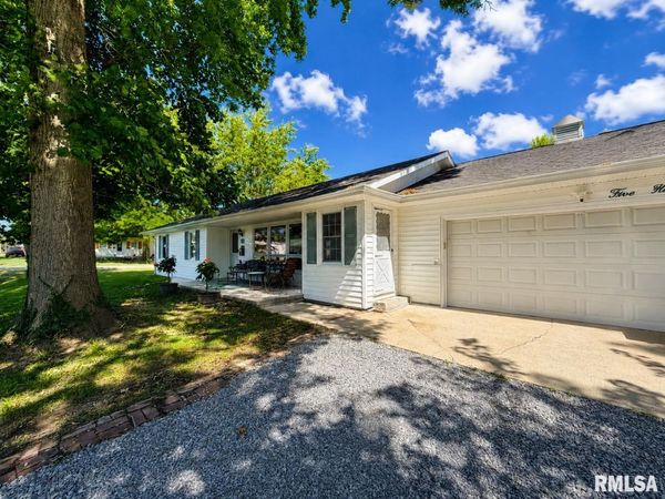 500 N 8TH Street, Herrin, IL 62948