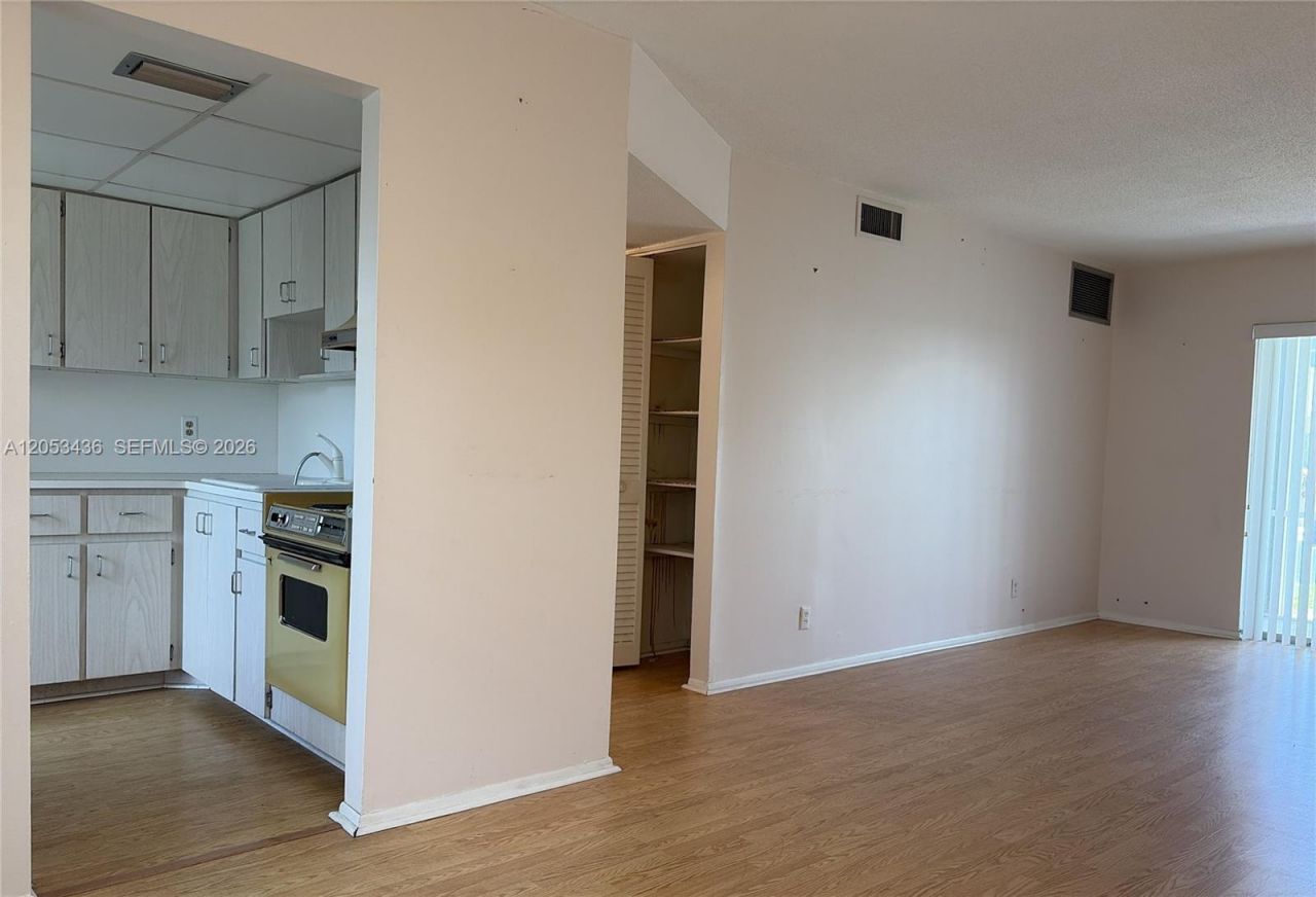 2131 NE 1st Ct, Unit 103, Boynton Beach, FL 33435 Photo