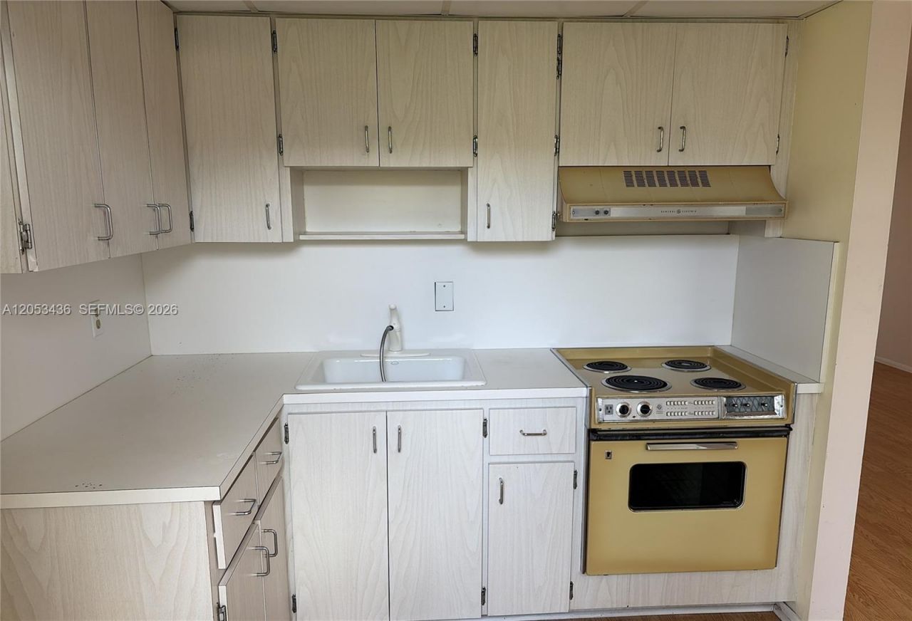 2131 NE 1st Ct, Unit 103, Boynton Beach, FL 33435 Photo