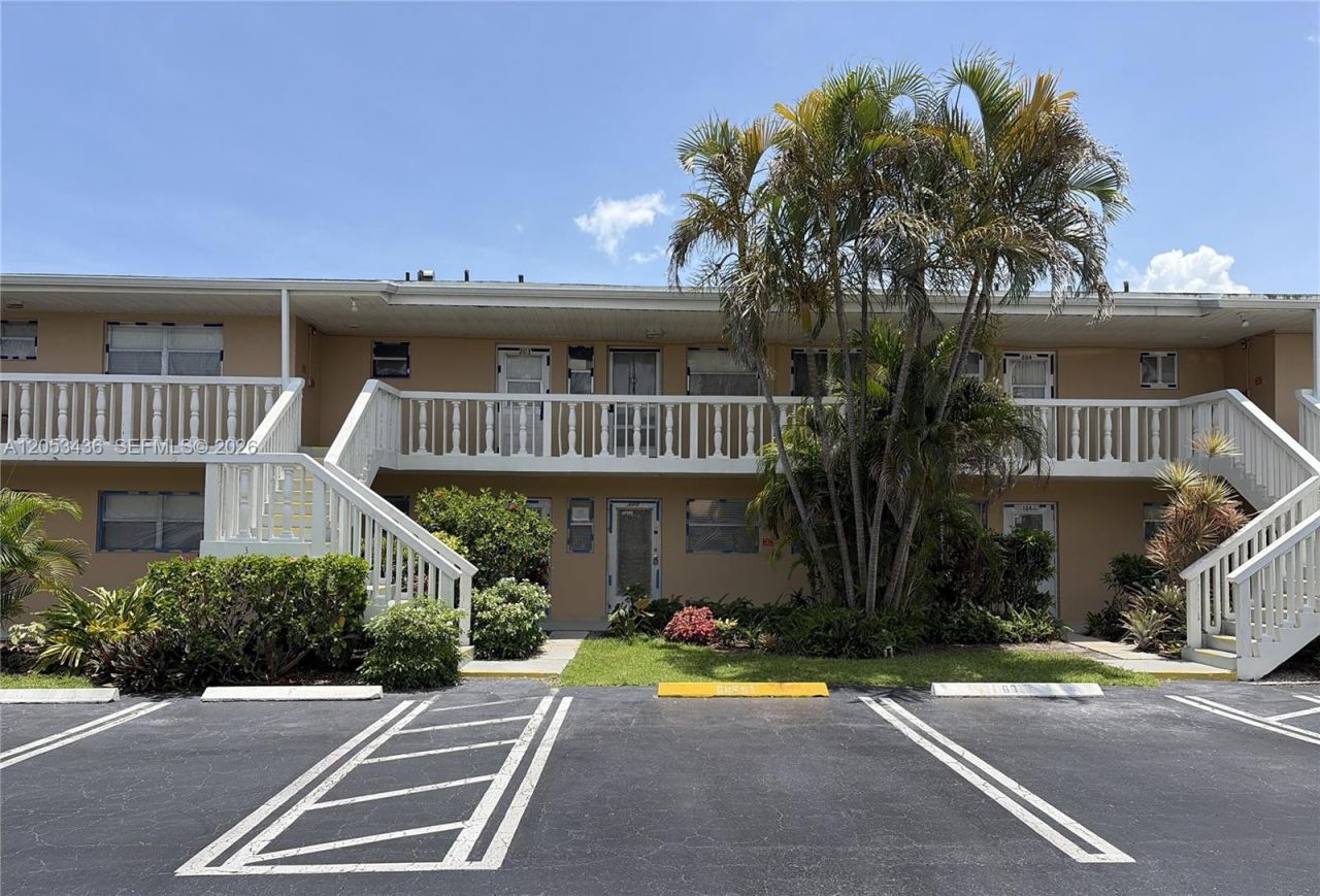 2131 NE 1st Ct, Unit 103, Boynton Beach, FL 33435 Photo