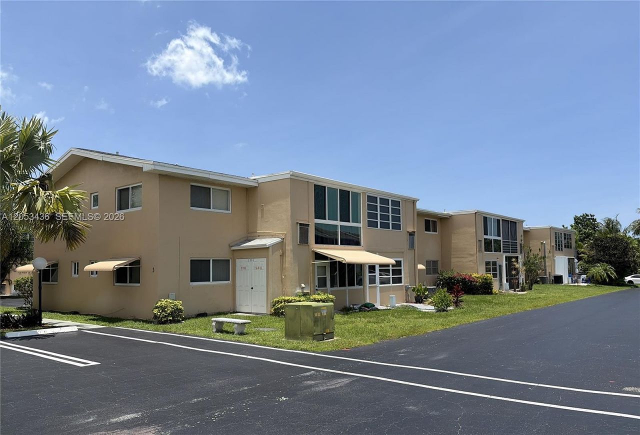 2131 NE 1st Ct, Unit 103, Boynton Beach, FL 33435 Photo