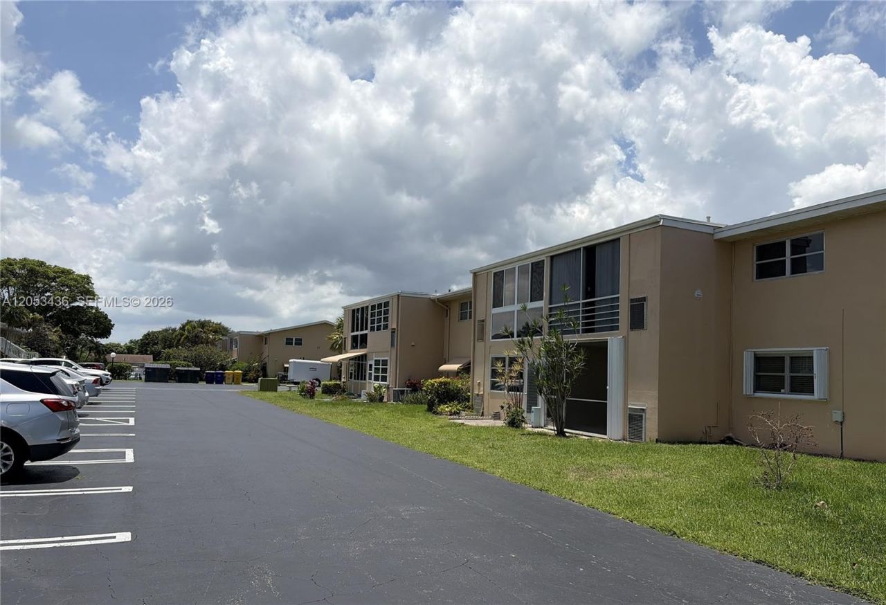 2131 NE 1st Ct, Unit 103, Boynton Beach, FL 33435 Photo