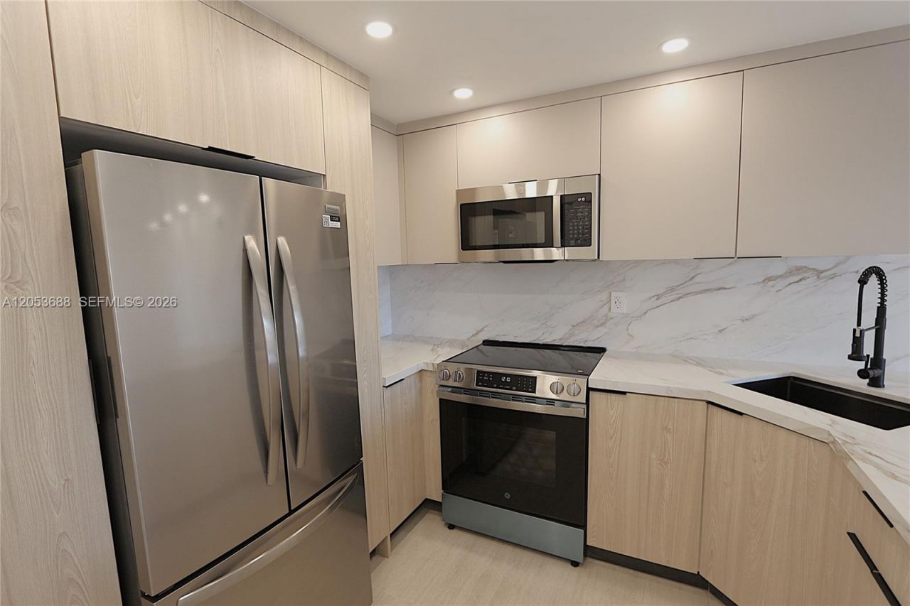 801 NW 47th Ave, Unit 518W, Miami, FL 33126 Photo