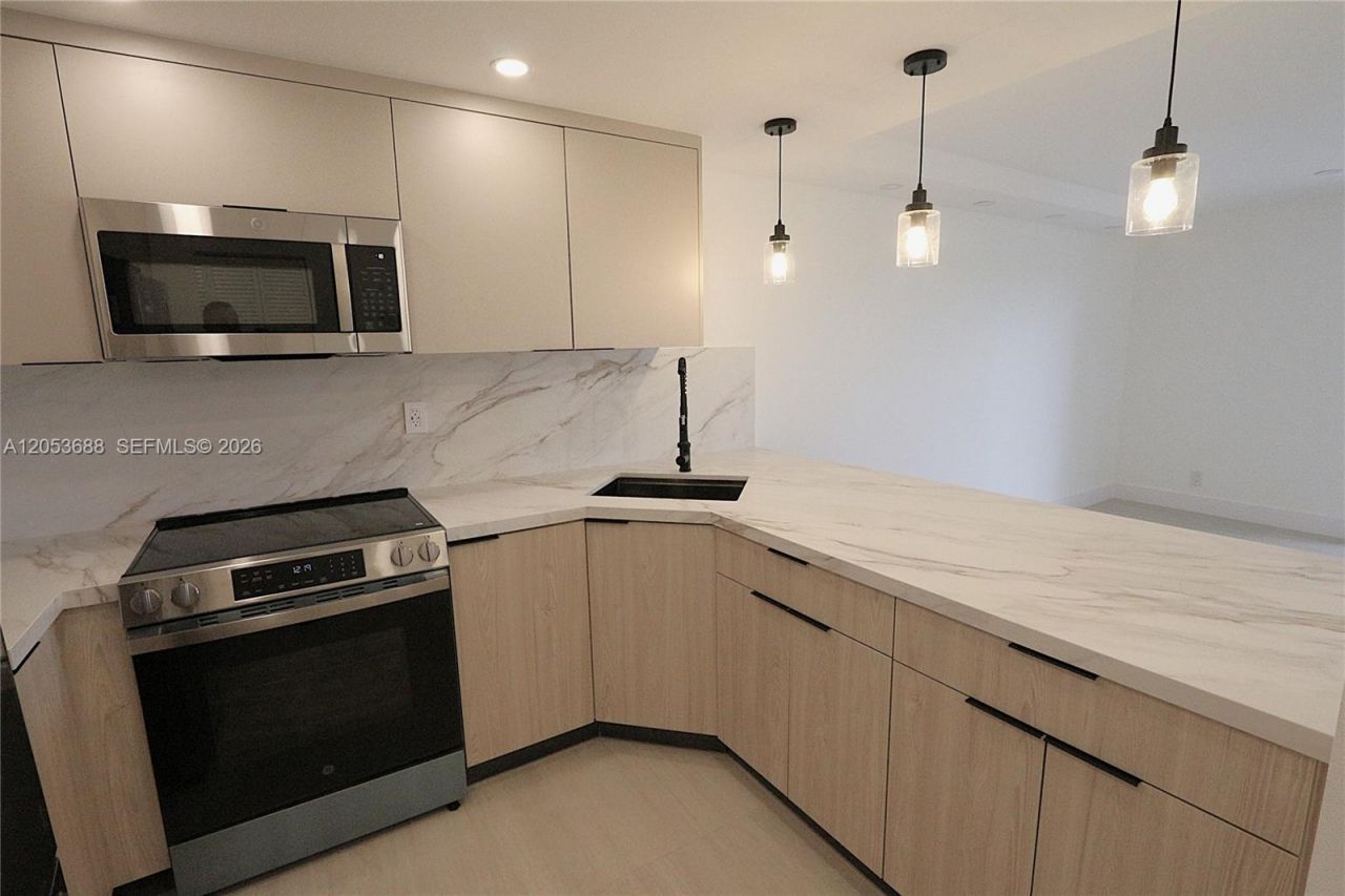 801 NW 47th Ave, Unit 518W, Miami, FL 33126 Photo