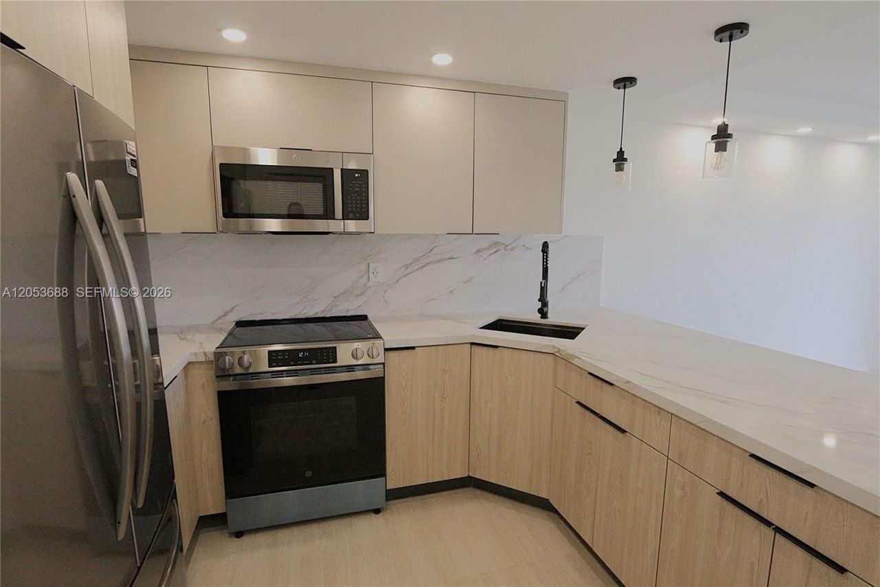 801 NW 47th Ave, Unit 518W, Miami, FL 33126 Photo