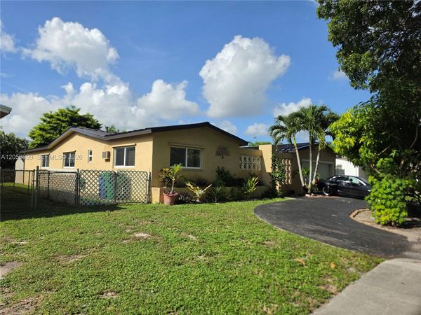 9240 SW 56th St, Cooper City, FL 33328