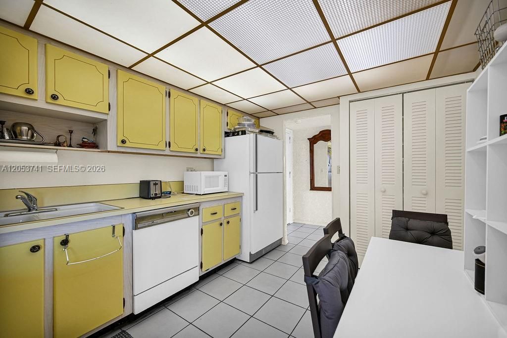 7135 Collins Ave, Unit 435, Miami Beach, FL 33141 Photo