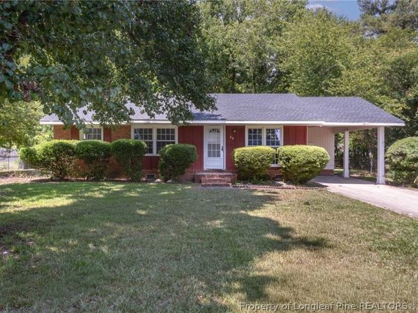 80 Lakeview Drive, Spring Lake, NC 28390