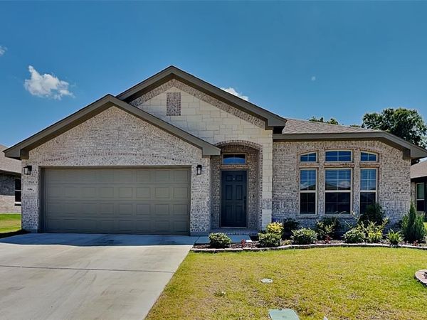 1106 Holly Street , Cleburne, TX 76033