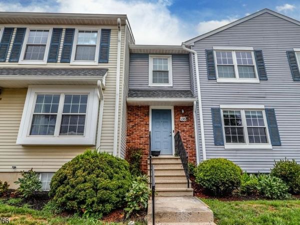 136 Coburn Ln, Franklin, NJ 08873