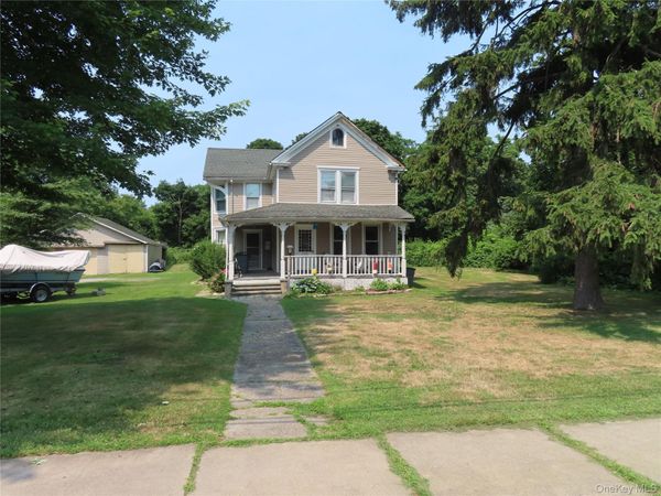 26 Rollstone Avenue, West Sayville, NY 11796