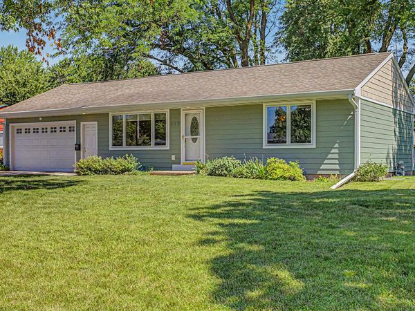 623 River Oak Drive, Ames, IA 50010