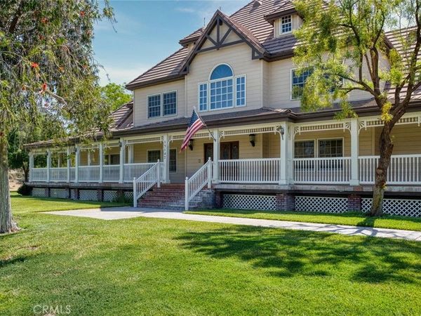 15142 Sierra Highway, Canyon Country, CA 91390