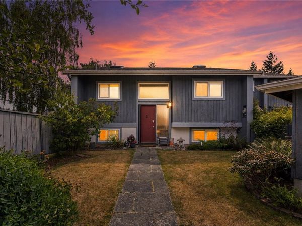 4391 Torquay Dr , Unit #7, Saanich, BC V8N 3L3