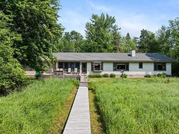 1530 N Wahbee Ave, Indian River, MI 49749