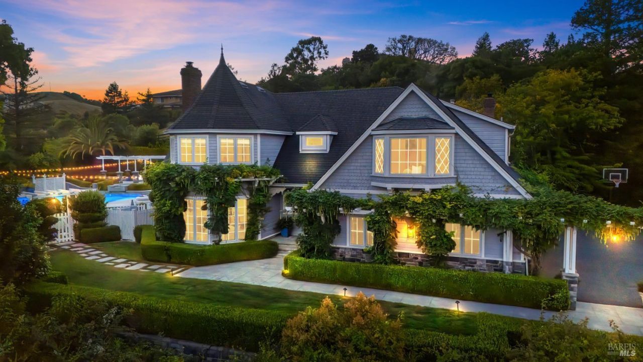 25 Saddle Lane, Novato, CA 94947
