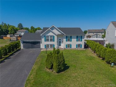 5022 Dongara Lane, Clay, NY 13041