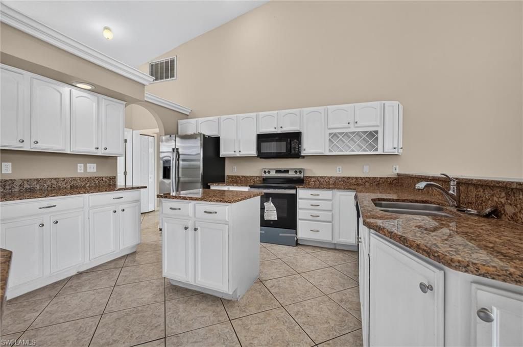 8044 San Carlos Blvd, Fort Myers, FL 33967 Photo