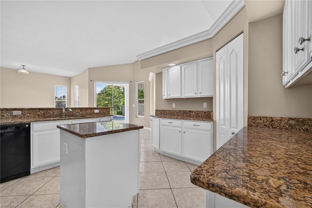 8044 San Carlos Blvd, Fort Myers, FL 33967 Photo