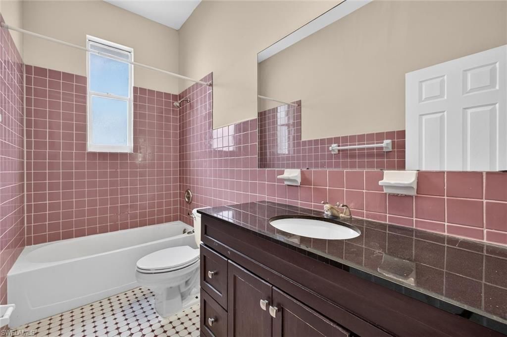 8044 San Carlos Blvd, Fort Myers, FL 33967 Photo