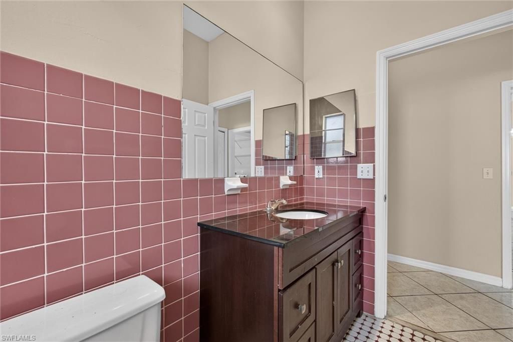 8044 San Carlos Blvd, Fort Myers, FL 33967 Photo