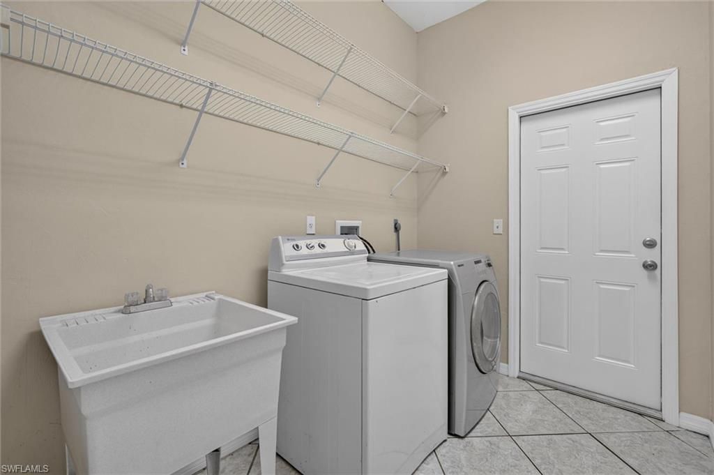 8044 San Carlos Blvd, Fort Myers, FL 33967 Photo
