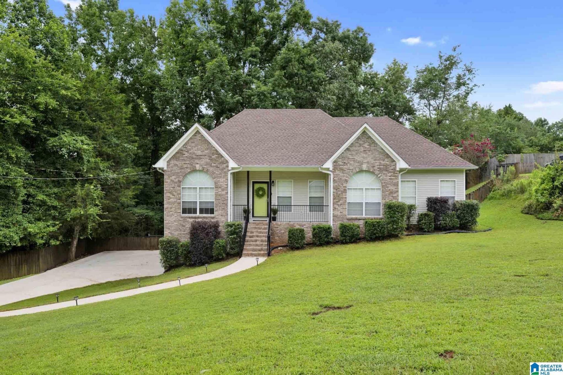 3142 Cambridge Circle, Trussville, AL 35173 Main Photo