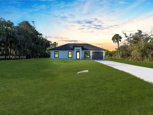 644 Woodcrest DR , Lehigh Acres, FL 33972