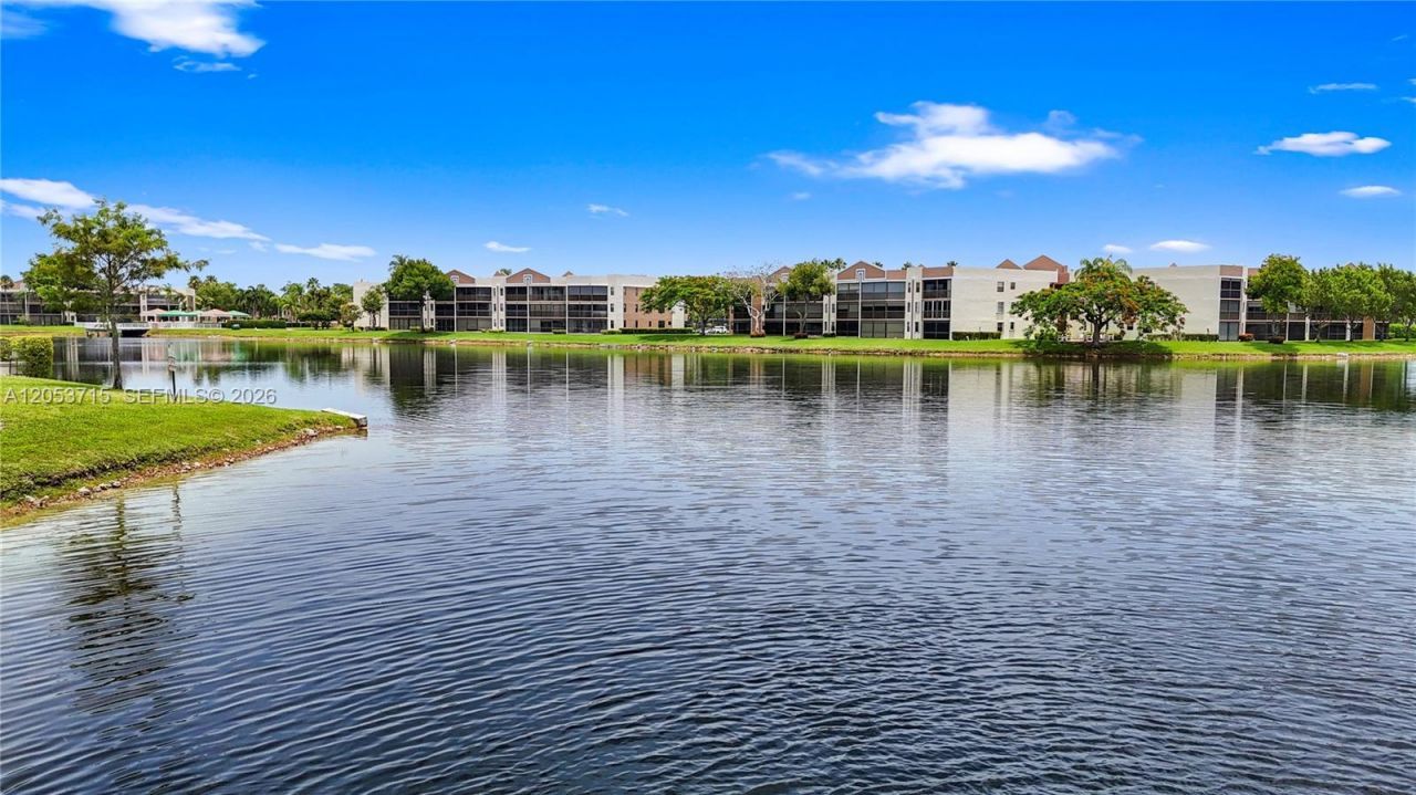10830 W Clairmont Cir , Unit 206, Tamarac, FL 33321 Photo