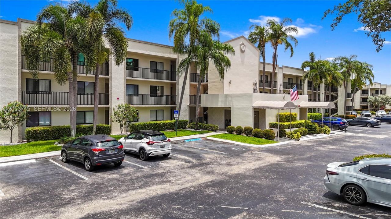 10830 W Clairmont Cir , Unit 206, Tamarac, FL 33321 Photo