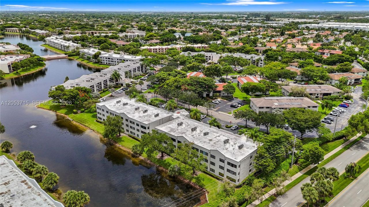 10830 W Clairmont Cir , Unit 206, Tamarac, FL 33321 Photo