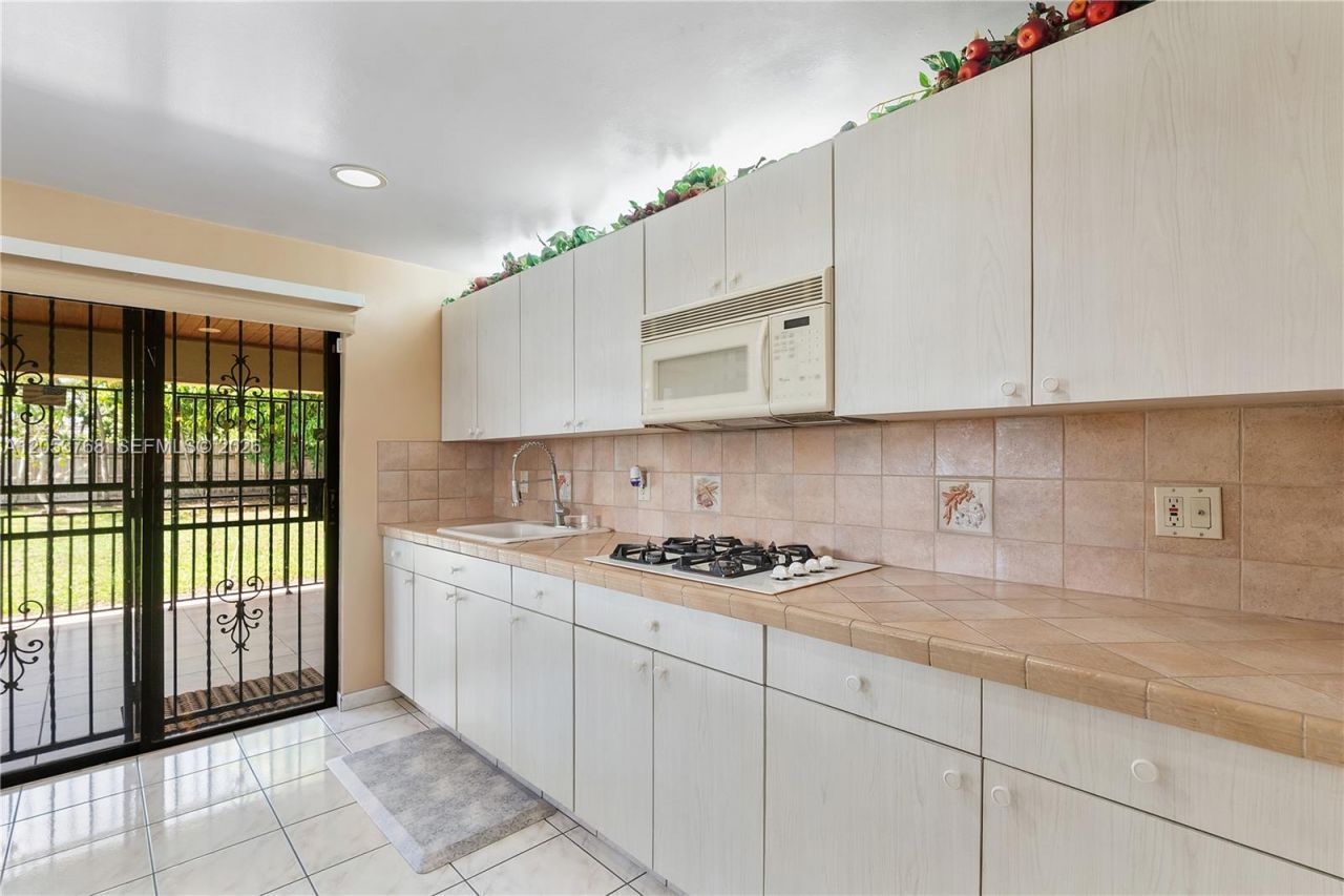 601 E 22nd St, Unit 601, Hialeah, FL 33013 Photo