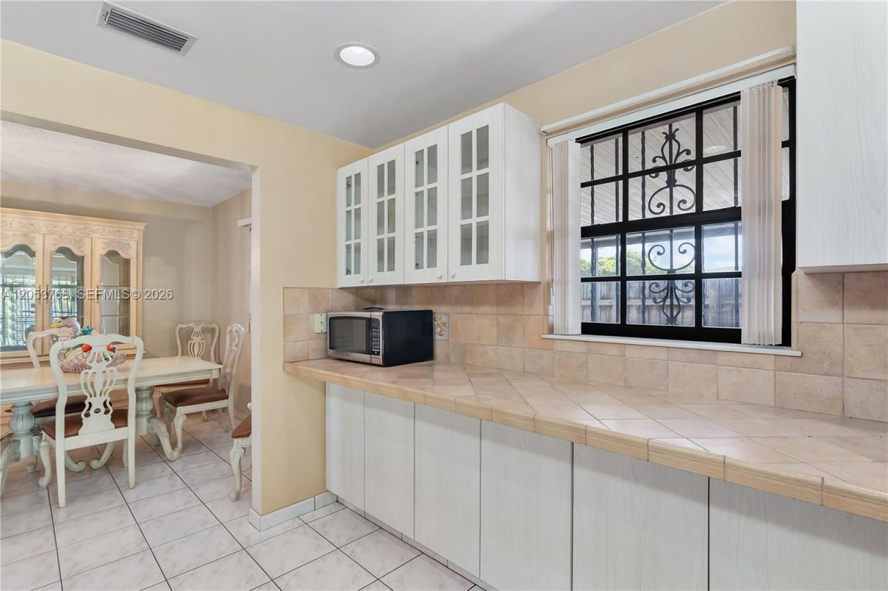 601 E 22nd St, Unit 601, Hialeah, FL 33013 Photo