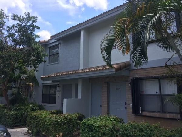 2753 S OAKLAND FOREST Drive, Unit 102, Oakland Park, FL 33309