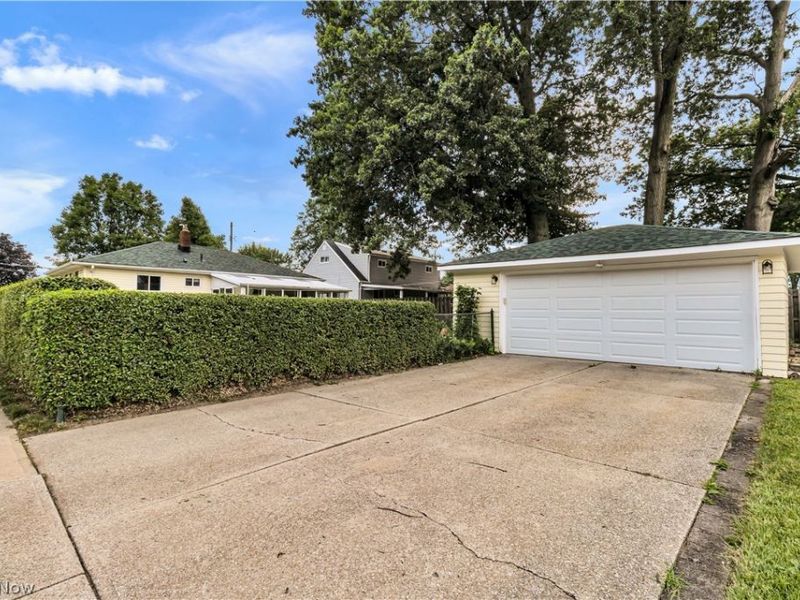 18002 Merece Drive, Brook Park, OH 44142 Photo 28