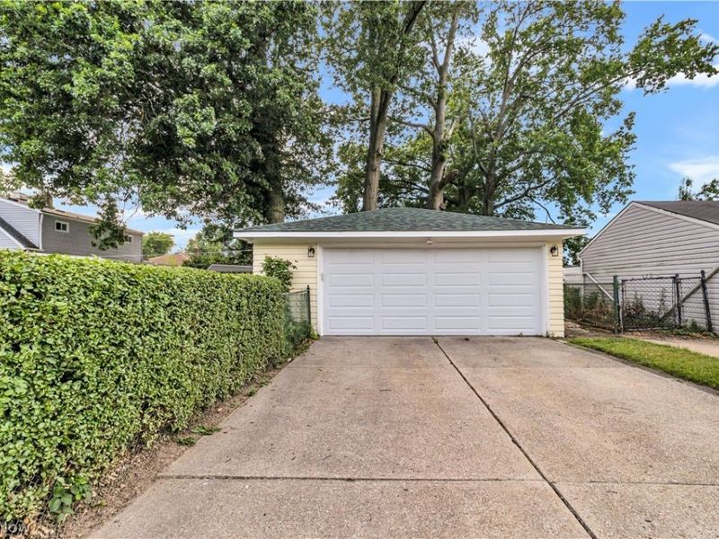 18002 Merece Drive, Brook Park, OH 44142 Photo 29