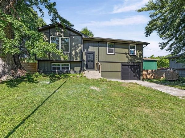605 N Franklin Street, Spring Hill, KS 66083