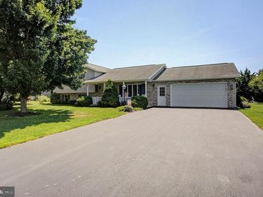 1407 HAMILTON HILLS DRIVE, CHAMBERSBURG, PA 17202