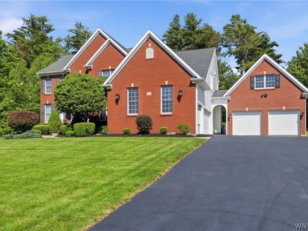 5 Kingfisher Court, Orchard Park, NY 14127