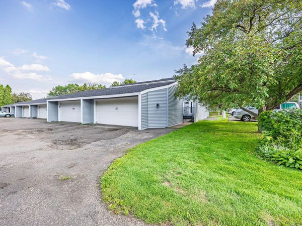 101 Canabury Court , Little Canada, MN 55117