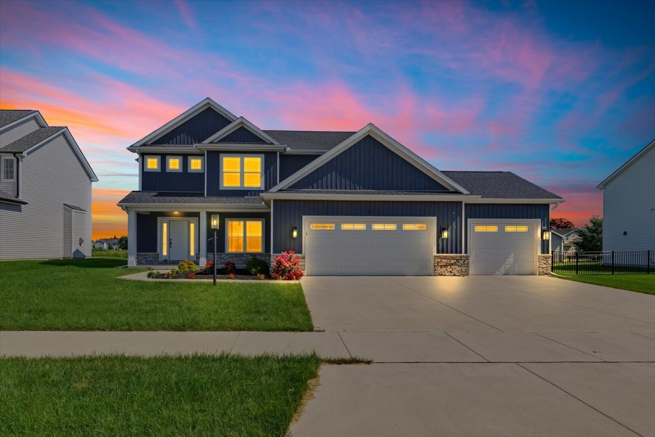 412 Sutton Street , Savoy, IL 61874