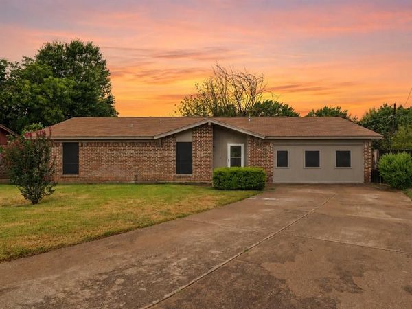 1915 Westover Court, Arlington, TX 76015