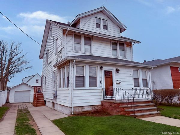 435 Beach 124 Street , Rockaway Park, NY 11694
