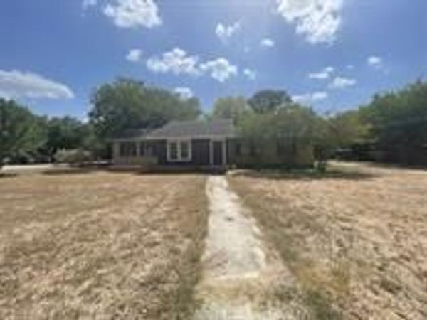 415 S Rio Grande ST, Lockhart, TX 78644