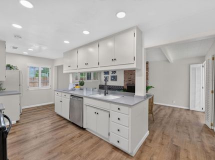 5836 Raymond Way, Sacramento, CA 95820 Photo