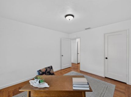 5836 Raymond Way, Sacramento, CA 95820 Photo