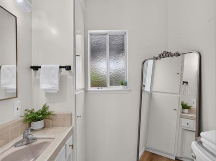 5836 Raymond Way, Sacramento, CA 95820 Photo